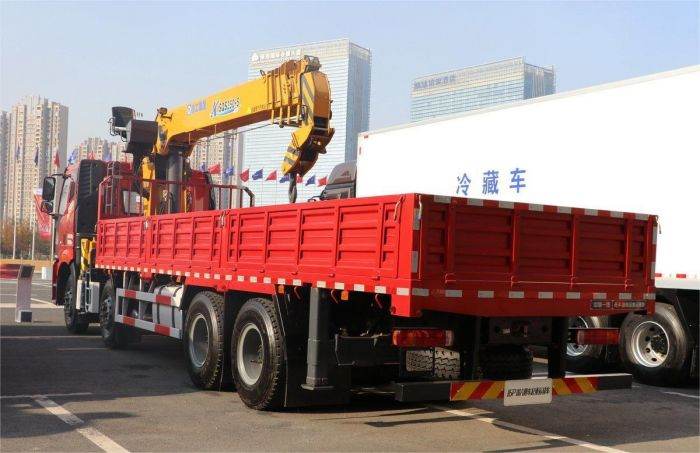 FAW J6P 8X4  Loader Crane