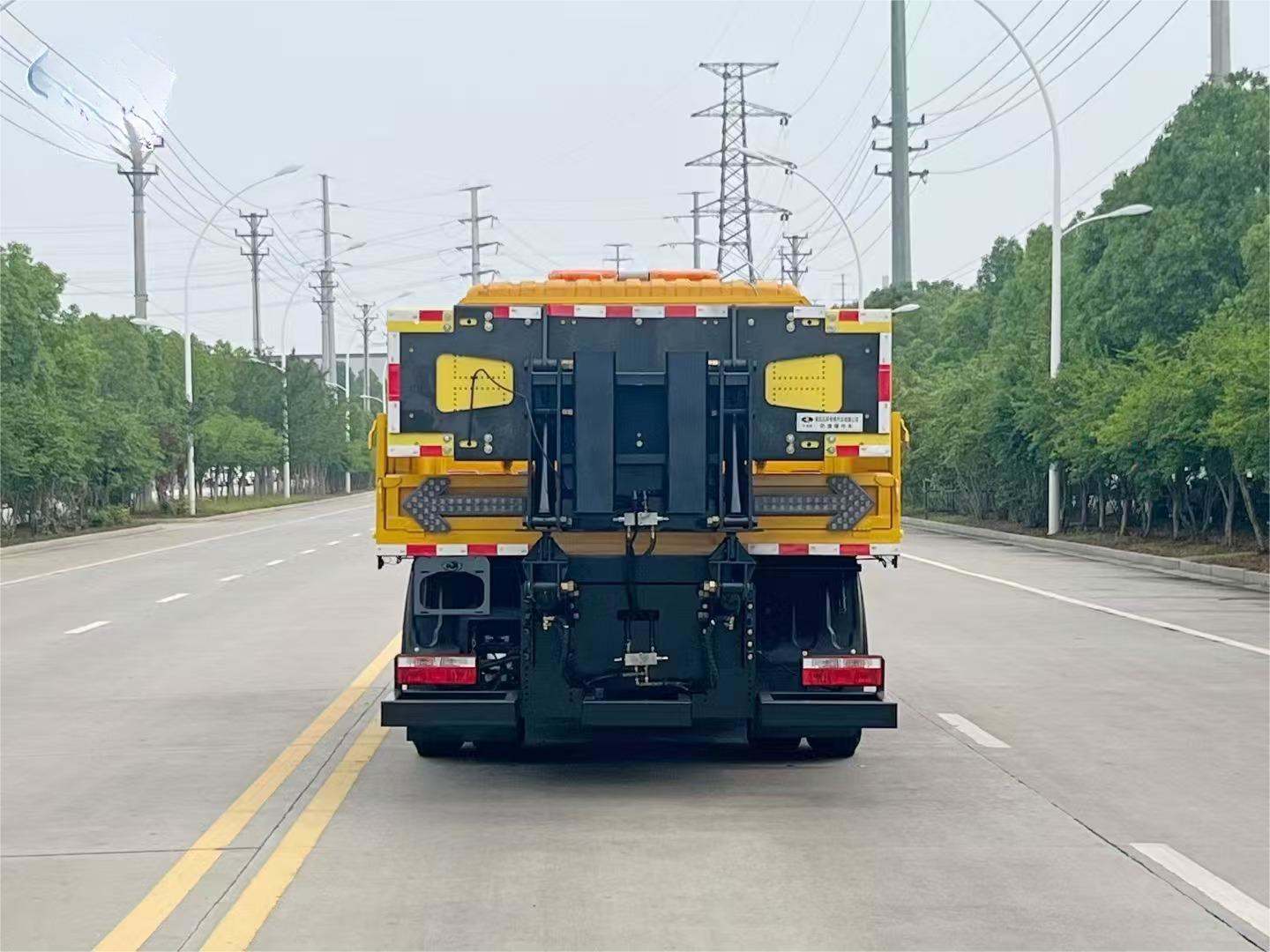 DFAC D9 Attenuator Truck