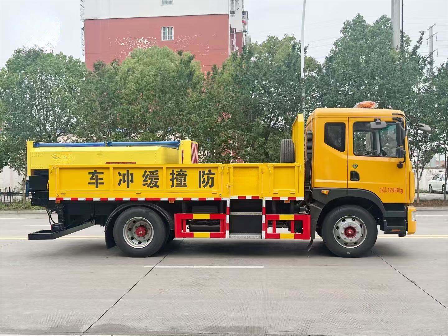 DFAC D9 Attenuator Truck