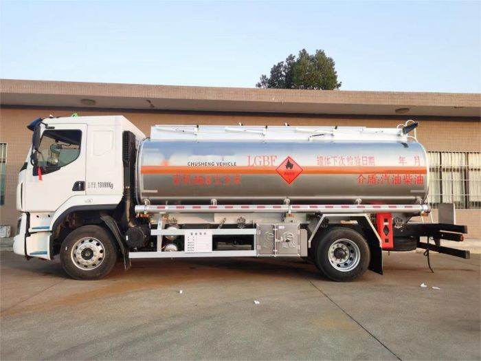 Chenglong 17m³ fuel tanker