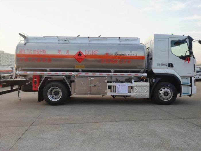 Chenglong 17m³ fuel tanker