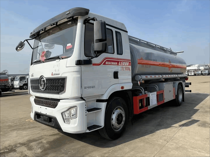 SHACMAN 15000l mobile refueling truck