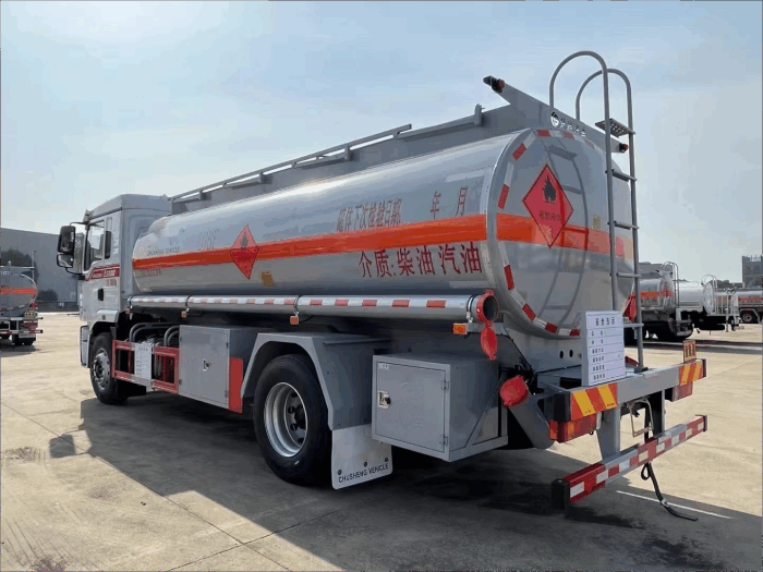 SHACMAN 15000l mobile refueling truck