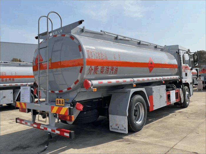 SHACMAN 15000l mobile refueling truck