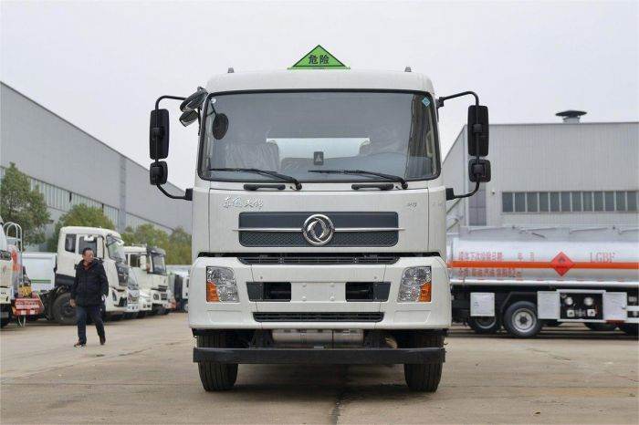 Dongfeng 14000 litre Tanker Truck