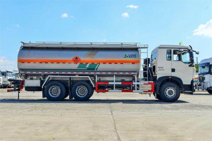 HOWO 20000l fuel tanker