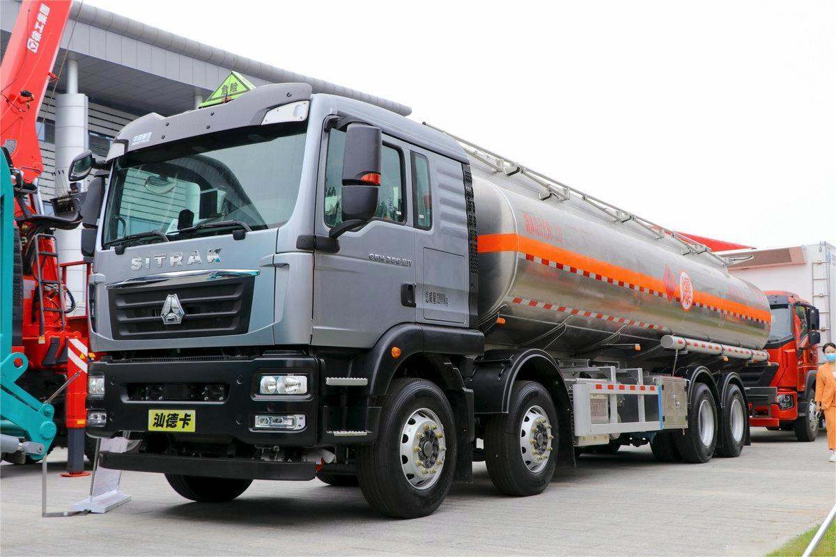 Sinotruk 29000 litre fuel tanker