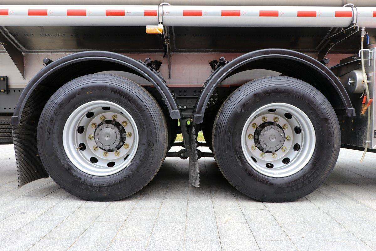 Sinotruk 29000 litre fuel tanker
