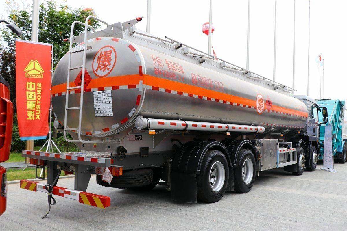Sinotruk 29000 litre fuel tanker