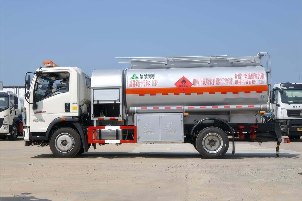 HOWO 7700l fuel tanker