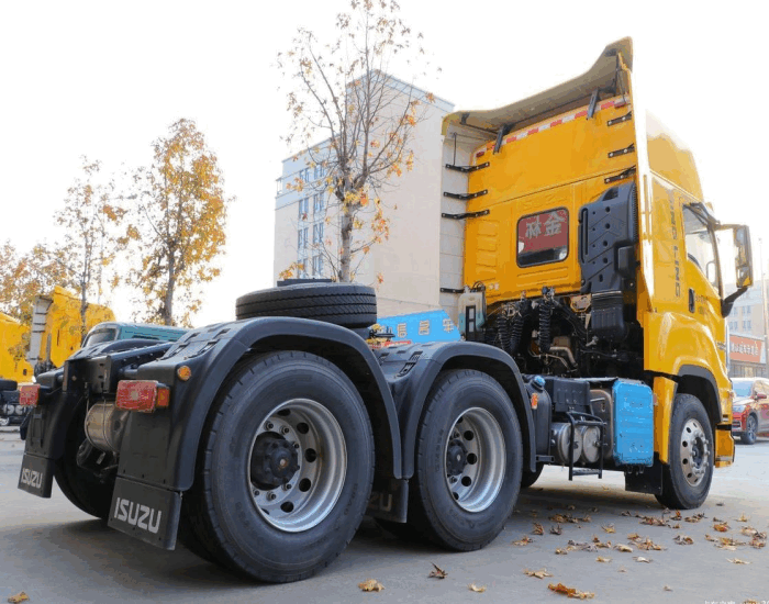 ISUZU 6x4 Road Tractor