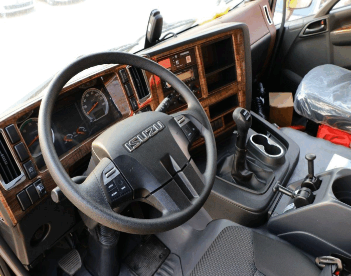 ISUZU 6x4 Road Tractor