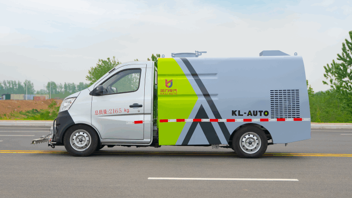 Road maintenance and cleaning truck