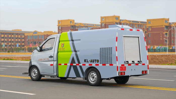 Road maintenance and cleaning truck
