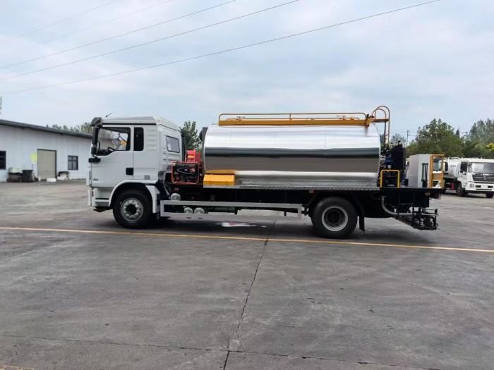 SHACMAN L3000 Asphalt Spreader