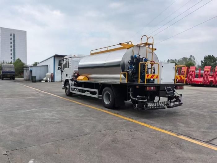 SHACMAN L3000 Asphalt Spreader