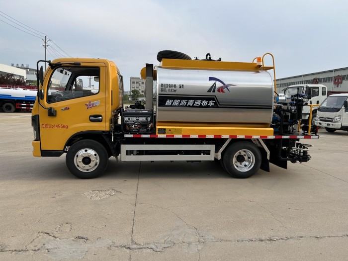 Dongfeng Dolica Asphalt Spreader