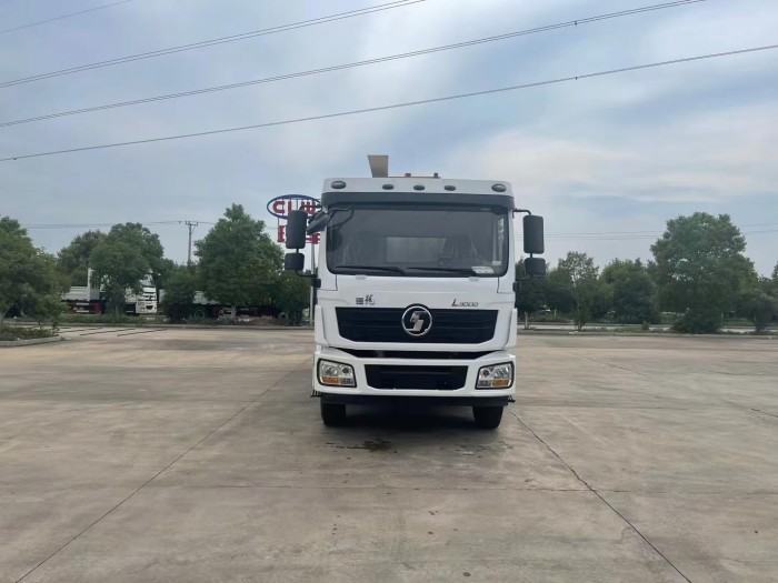 SHACMANL3000 Synchronous Chip Sealing Vehicle