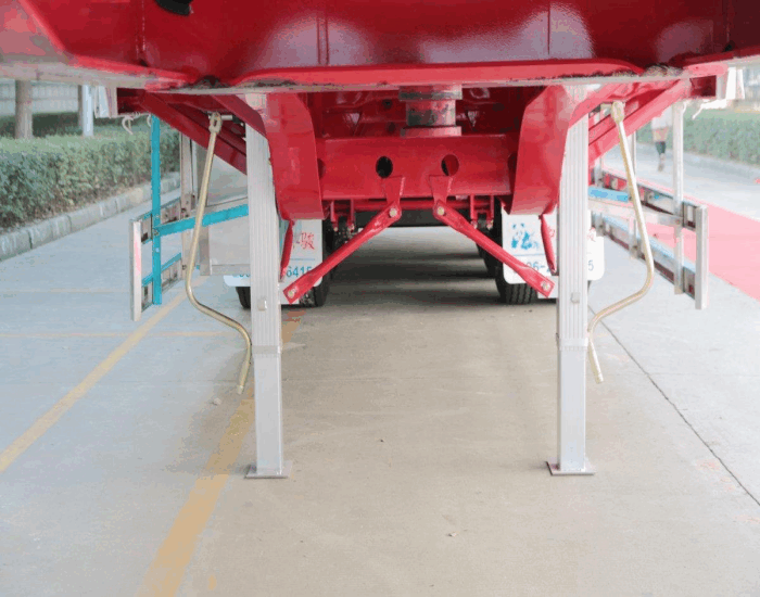 Side curtain bar transport semi-trailer
