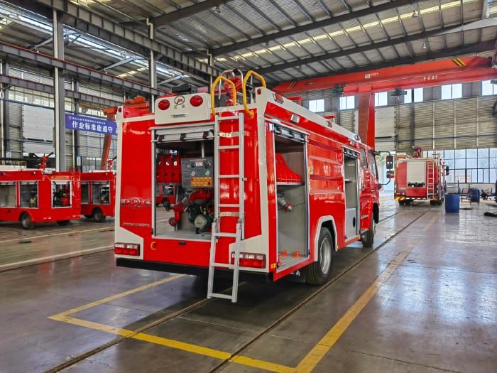 Dongfeng Dolica 5 ton fire water tanker