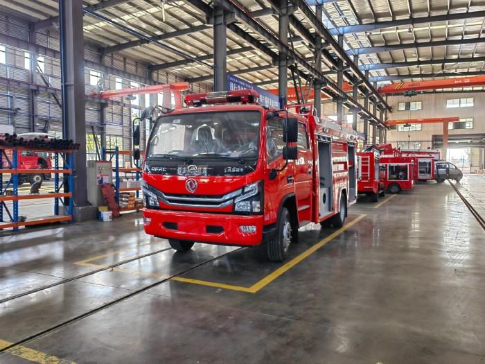 Dongfeng Dolica 5 ton fire water tanker