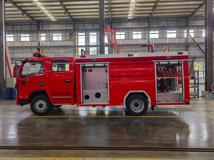 Dongfeng Dolica 5 ton fire water tanker