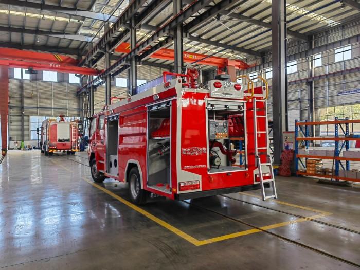 Dongfeng Dolica 5 ton fire water tanker