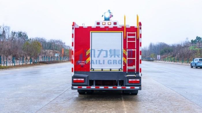Dongfeng Dolica D9 foam fire truck