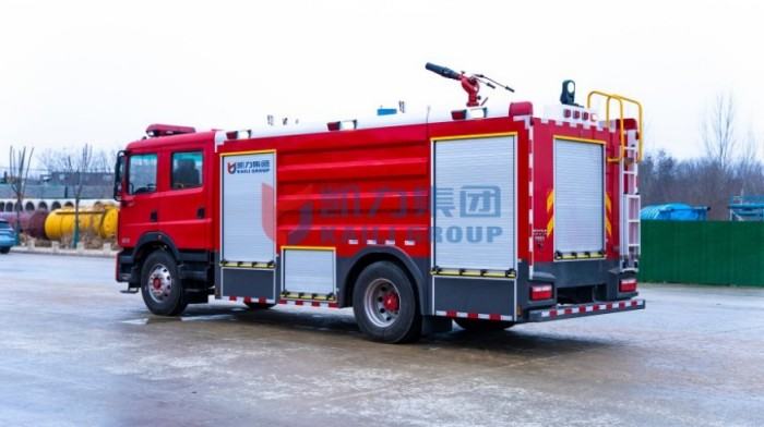 Dongfeng Dolica D9 foam fire truck