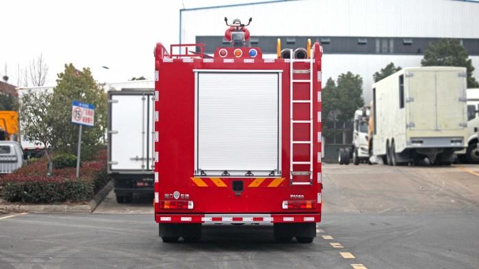 Sinotruk HOWO water tank fire truck