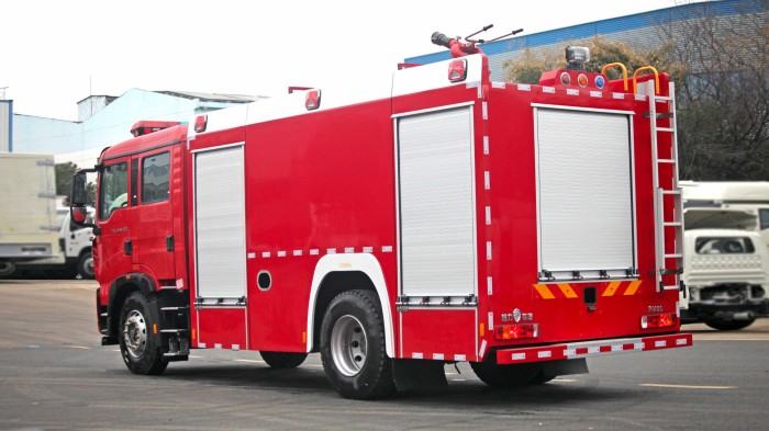 Sinotruk HOWO water tank fire truck