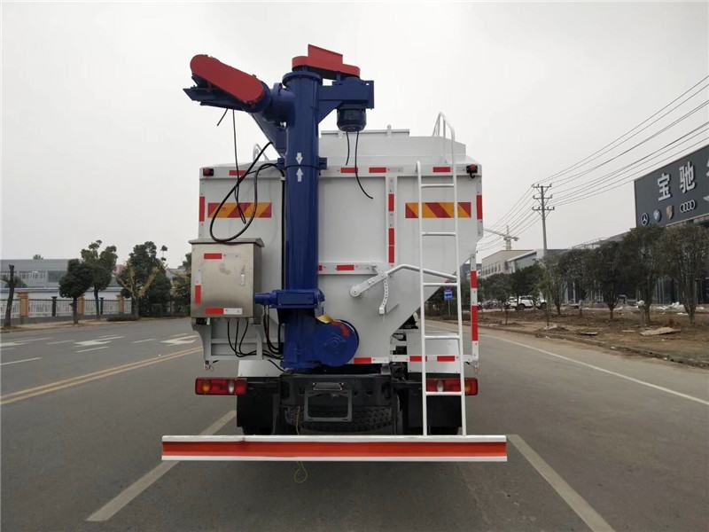 Dongfeng 4x2 bulk feed truck