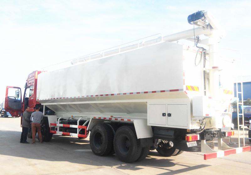 Dongfeng 8x4 bulk feed transport truck
