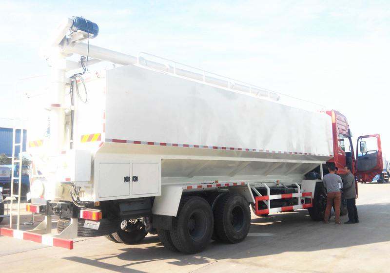 Dongfeng 8x4 bulk feed transport truck