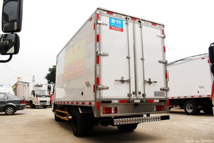ISUZU 100P 4X2 Reefer Truck 