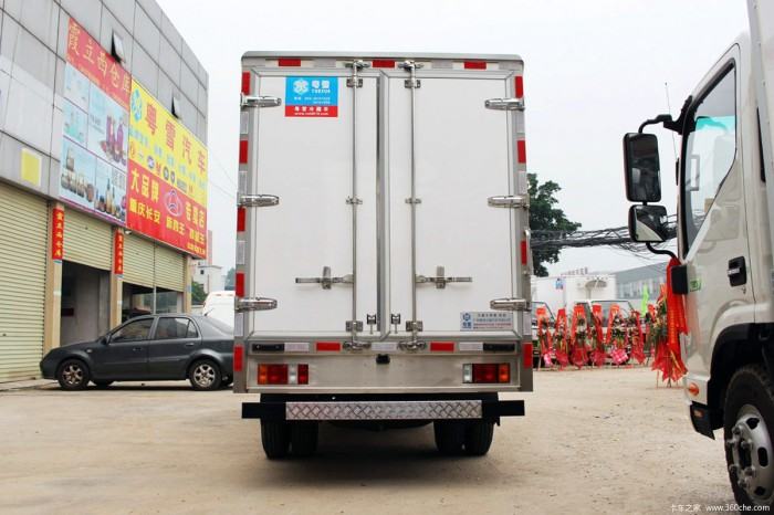 ISUZU 100P 4X2 Reefer Truck 
