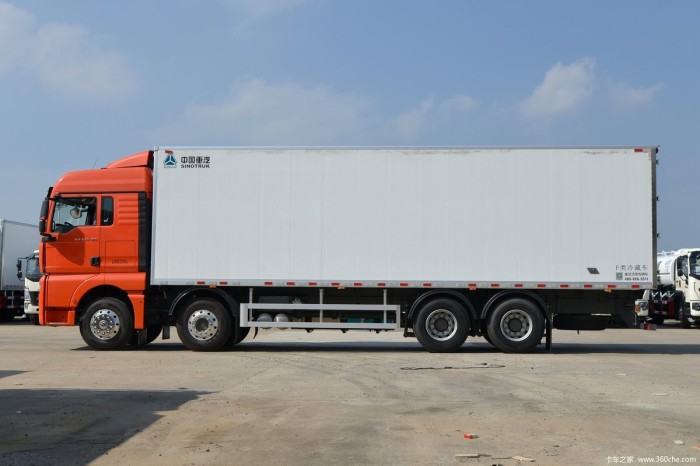 Sinotruk 9.6m Refrigerated Truck