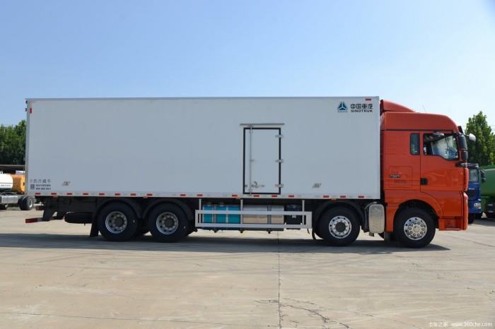 Sinotruk 9.6m Refrigerated Truck