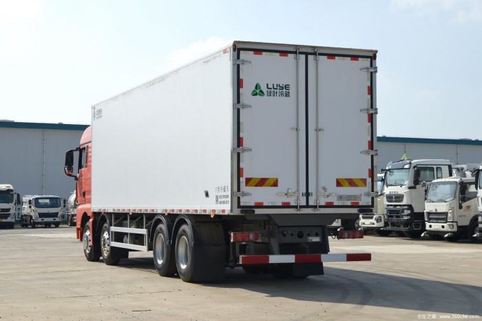 Sinotruk 9.6m Refrigerated Truck