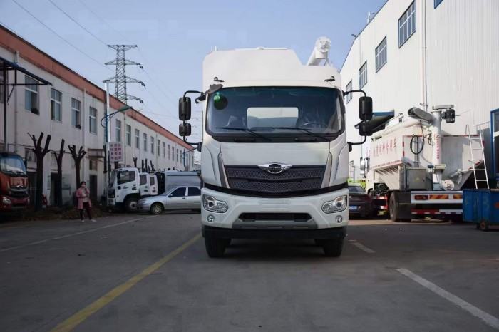 Foton 6x2 bulk feed transport truck