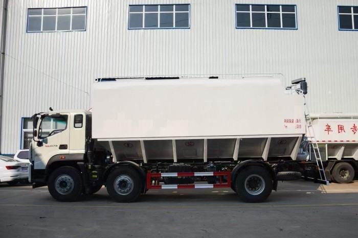 Foton 6x2 bulk feed transport truck