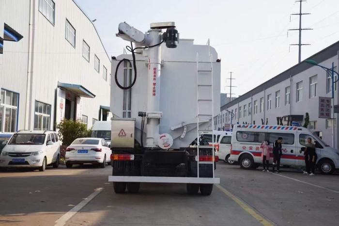 Foton 6x2 bulk feed transport truck