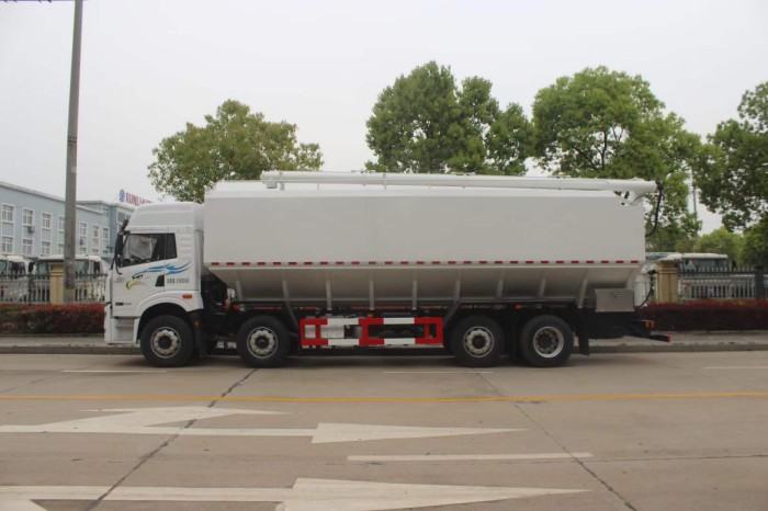 FAW 8x2 bulk feed transport truck