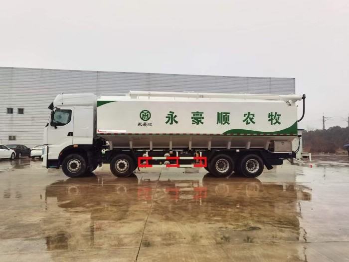 Chenglong 8x4 bulk feed truck