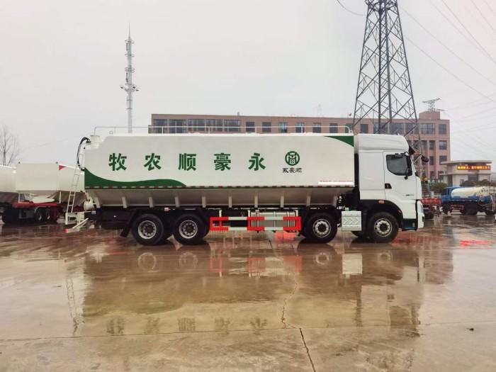 Chenglong 8x4 bulk feed truck