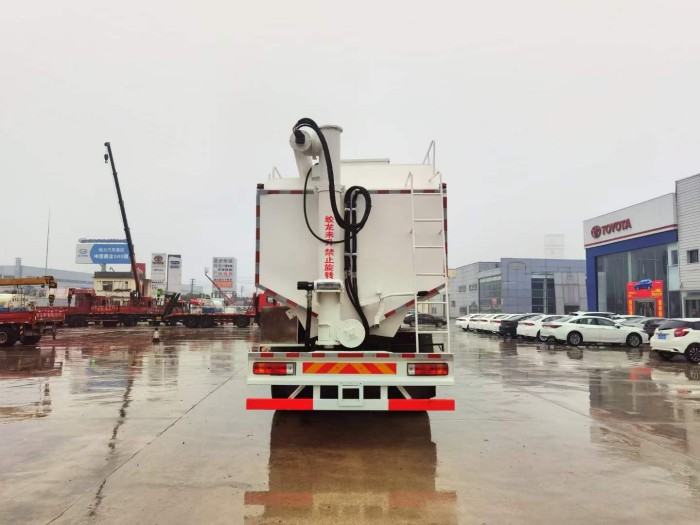 Chenglong 8x4 bulk feed truck