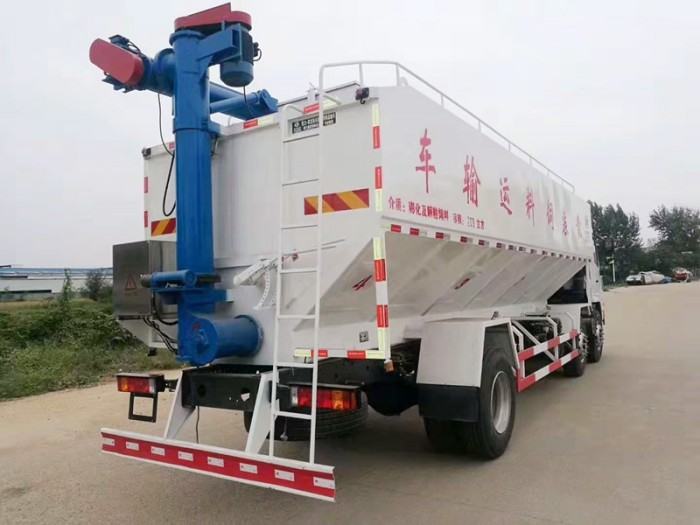 SHACMAN 6x2 Bulk Feed Truck