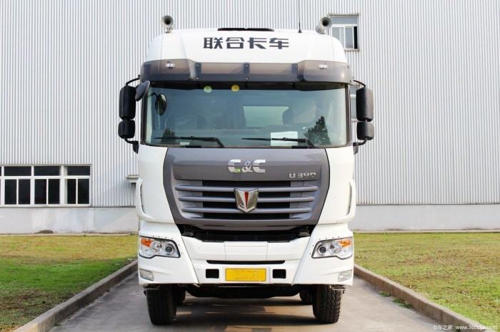 C&C TRUCKS U380 8X4 Bulk Cement Truck