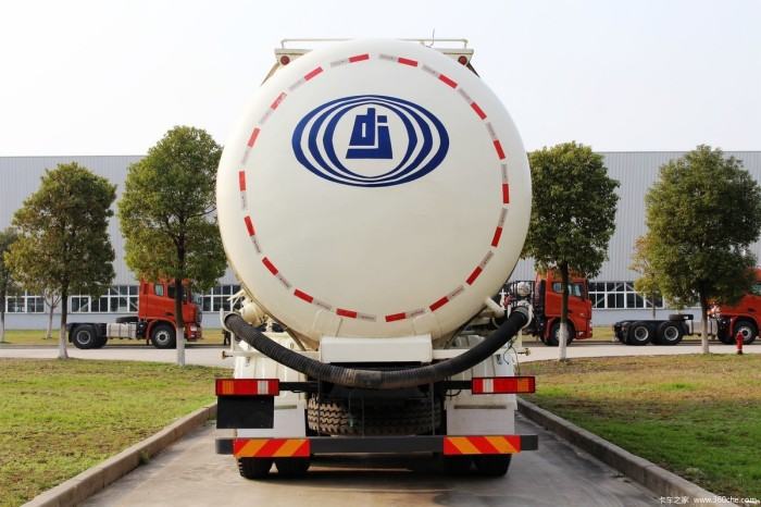 C&C TRUCKS U380 8X4 Bulk Cement Truck