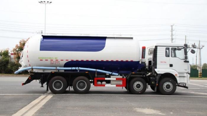 SHACMAN 8X4 Lifted Bulk Cement Truck